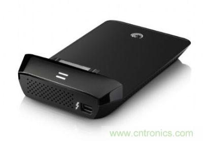 Thunderbolt高速傳輸接口可轉換成SATA接口,連接2.5寸硬盤產(chǎn)品