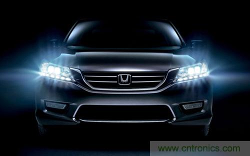 圖 1:2013 本田雅閣旅行/混合動力車型的 LED 白天行車燈和前燈