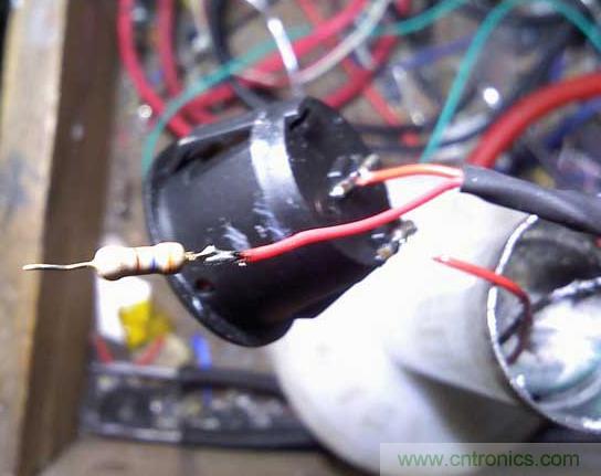 高亮LED手電筒超簡(jiǎn)DIY:原理圖+全過程