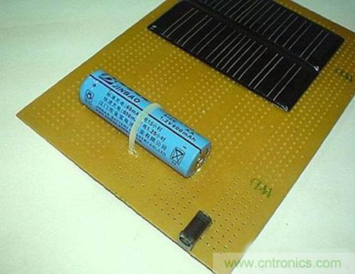 微型太陽能供電板DIY,給手電筒收音機供電