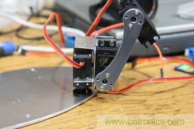 DIY:自制無線控制機(jī)器人