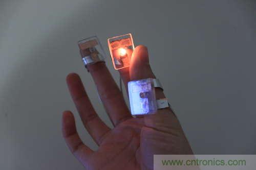 LED多點觸控手套DIY：把各部分焊接起來，測試