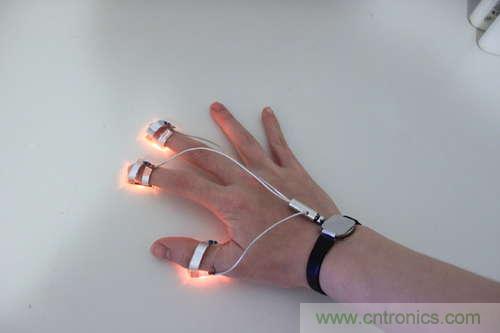 LED多點觸控手套DIY：把各部分焊接起來，測試