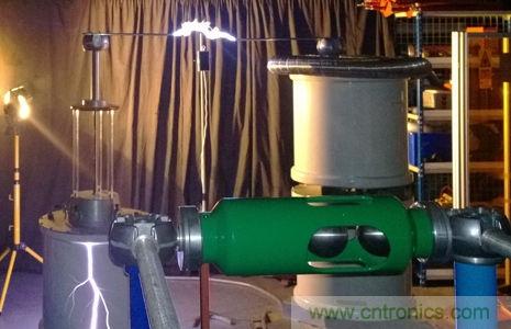 【視頻】網(wǎng)友熱議:諾基亞“閃電”充電技術