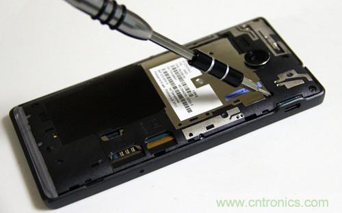 拆解4G新機索尼M35t:用料十足,易于維修