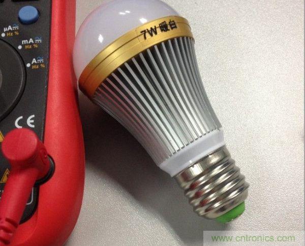 拆解對比:4元 VS 30+元LED照明燈