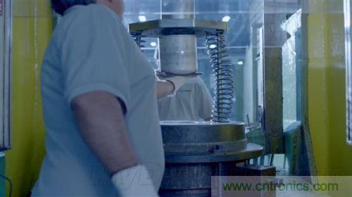 顛覆傳統(tǒng)設(shè)計，蘋果全新Mac Pro生產(chǎn)線探秘