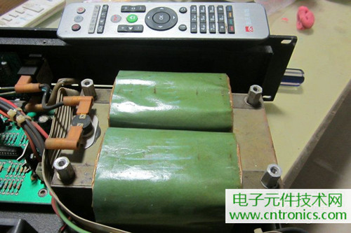 用料很給力!專業后級功放美國高峰FA1201拆解