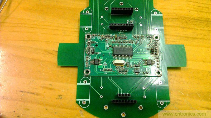 牛人力作！PCB版藍(lán)牙智能小車DIY