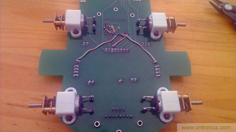 牛人力作！PCB版藍(lán)牙智能小車DIY