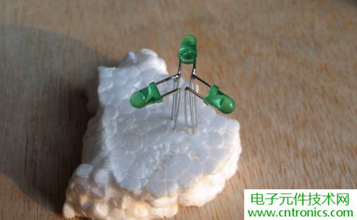 工科男的圣誕禮物:簡(jiǎn)易LED圣誕樹(shù)DIY