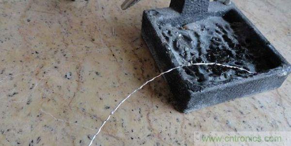 變廢為寶!風扇散熱器變身山寨LED燈