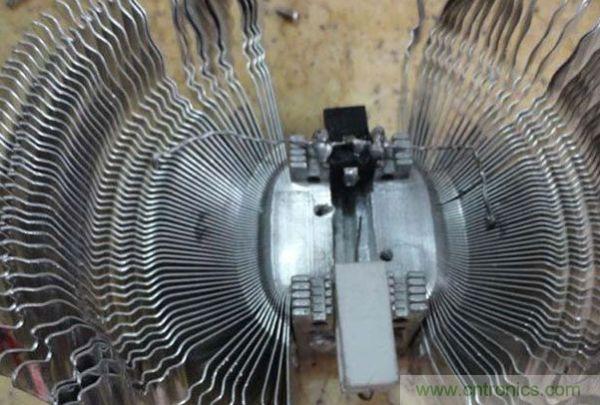 變廢為寶!風扇散熱器變身山寨LED燈