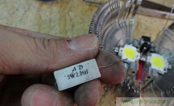 變廢為寶!風扇散熱器變身山寨LED燈