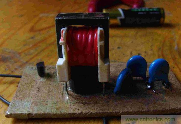 DIY單管自激,領(lǐng)略高壓電火花風采