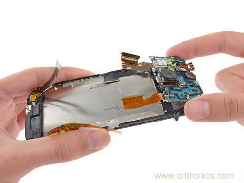 牛人強拆！新HTC One(M8)真機精密做工難修理