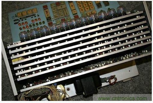 經典懷舊拆解！歷史彌留的可編程科學計算器 from 1966