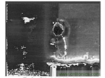 受ESD影響,氧化物沖進一個小孔