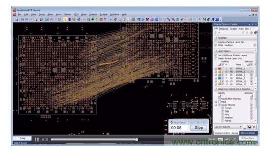 針對顯示連接的網絡線,設計師繪制出一個非常簡略的草圖,隨后布線器便開始工作。角落里的秒表記錄了完成布線的實際時間。