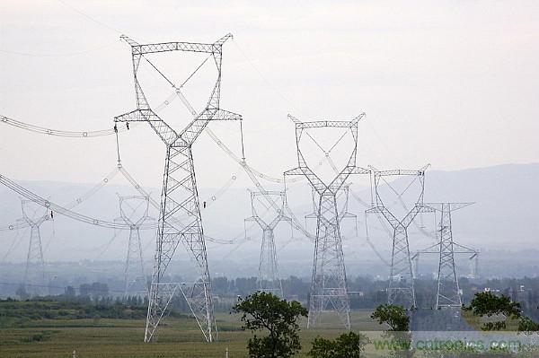 很多人在談到三相電時認為是單相的、多了一個接地孔的三孔插座，就是因為對三相電和三孔插座的概念出現了偏差。本文針對這個容易出現誤差的常識性錯誤進行糾正。