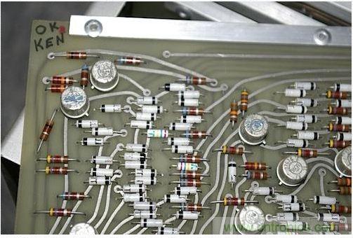 拆解也懷舊，讓人驚嘆的古董級可編程科學計算器 from 1966