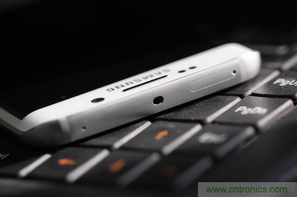 三星S6 Edge+拆解：比S6 Edge加在哪里？