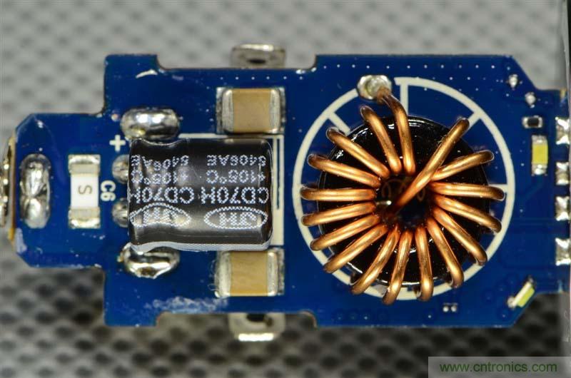 小米車載充電器拆解評測:49元能讓這枚“子彈”飛多遠?