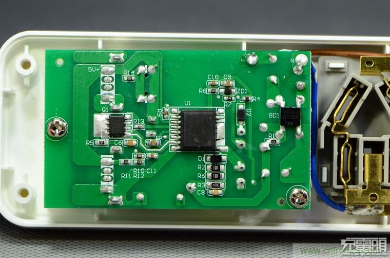 航嘉智能插線板拆解評測:看老牌機電如何”秒殺“后起之秀