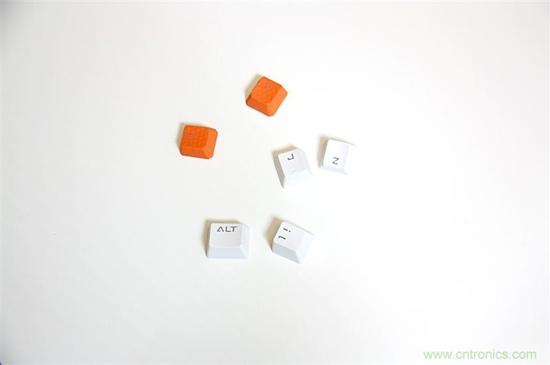 曾經的網吧統治者—雙飛燕血手幽靈機械鍵盤,真世界最快?