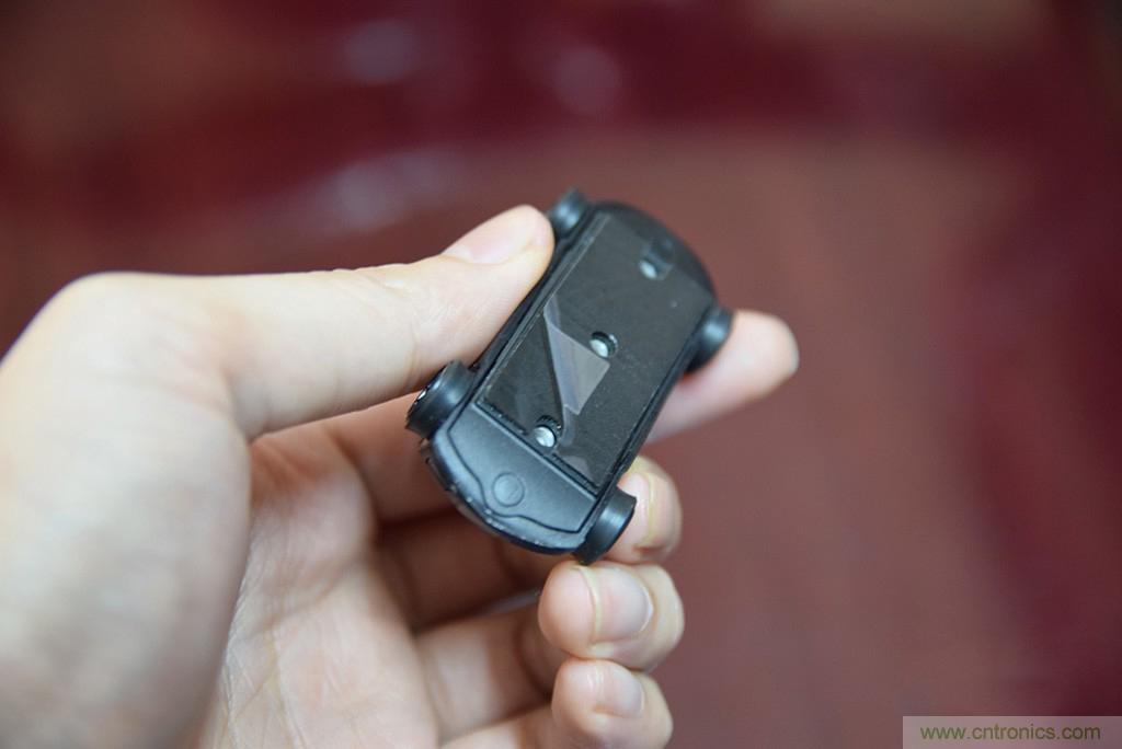 虛擬與現實相結合的飛車游戲，讓你體驗速度與激情的碰撞！