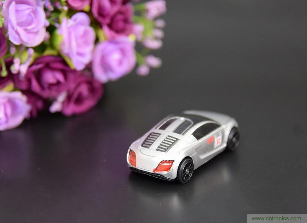 虛擬與現實相結合的飛車游戲，讓你體驗速度與激情的碰撞！