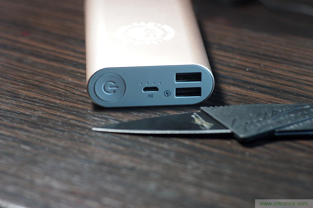 移動電源也玩雙引擎?快到你想象不到