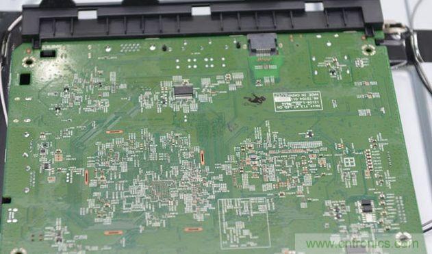 小米電視震撼拆解:內(nèi)部芯片電路設計構造曝光