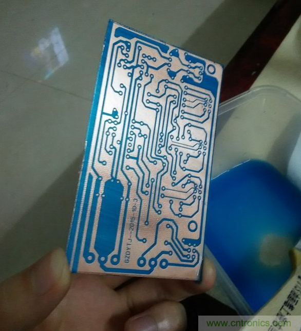 嘗試了四次PCB制作， 最后一發算是成功了