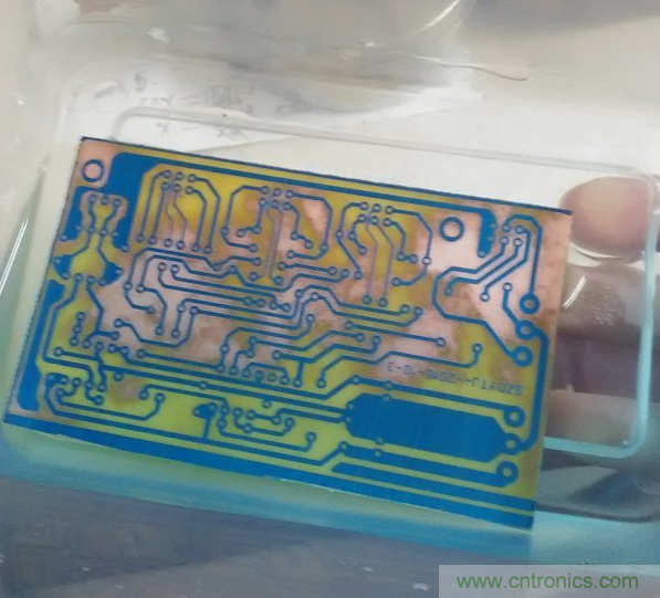 嘗試了四次PCB制作， 最后一發算是成功了