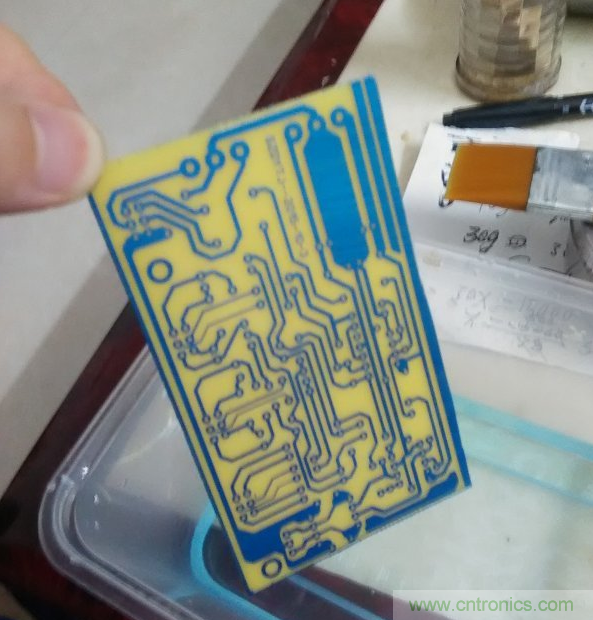 嘗試了四次PCB制作， 最后一發算是成功了