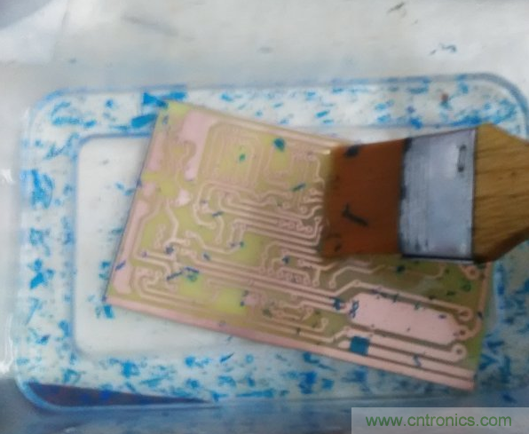 嘗試了四次PCB制作， 最后一發算是成功了