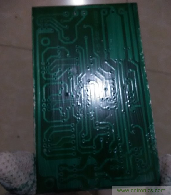 嘗試了四次PCB制作， 最后一發算是成功了