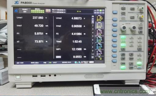 “瘋7”手機充電實測:為何沿用傳統充電模式?