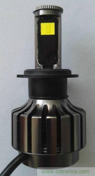 用深圳大道半導(dǎo)體制造的CSP-COBs 改裝圖四所示的用大功率LEDs 制造的汽車前大燈。【拍攝自改裝的外購產(chǎn)品】