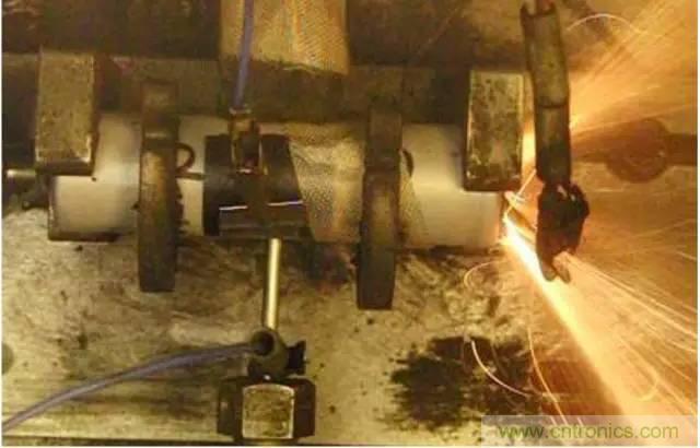 鋰離子電池安全測(cè)試解析:擠壓、針刺、短路