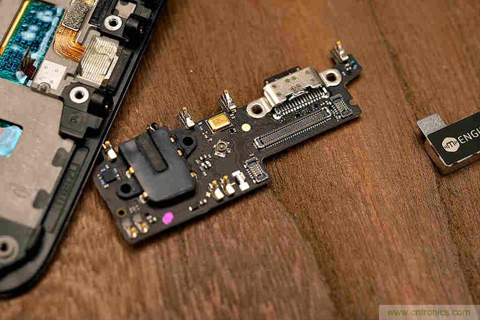 拆解魅族15 Plus：玩轉(zhuǎn)了新概念，但其工藝究竟如何？