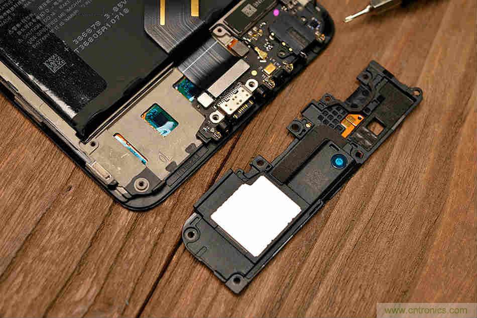 拆解魅族15 Plus：玩轉(zhuǎn)了新概念，但其工藝究竟如何？