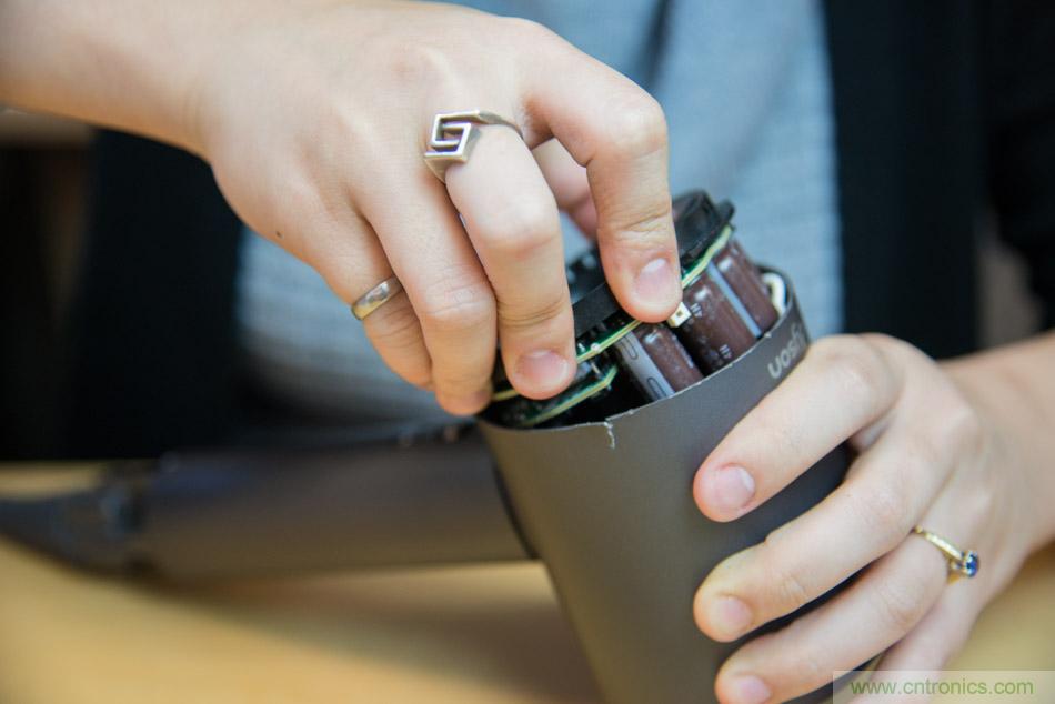 拆解戴森吹風機:近三千元的價格貴在哪?