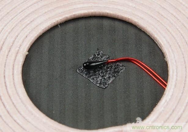 拆解對比:系出同門,小米、紫米無線充電器的差別有多大?