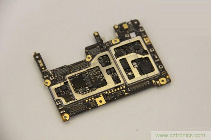 堅果R1拆解:內(nèi)部設(shè)計究竟如何?