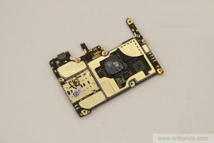 堅果R1拆解:內(nèi)部設(shè)計究竟如何?