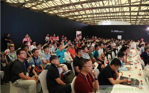 WAIE大戰“利奇馬”,3萬真粉如約駕臨“WAIE 2019第四屆上海國際人工智能展覽會” WAIE大戰“利奇馬”,3萬真粉如約駕臨“WAIE 2019第四屆上海國際人工智能展覽會”