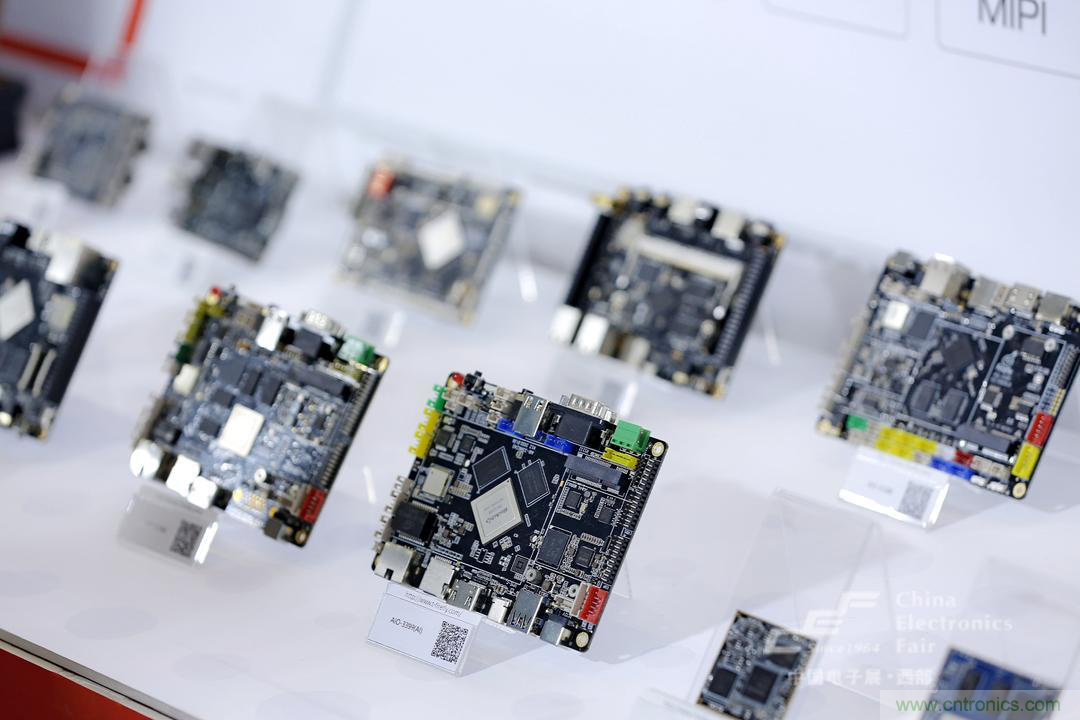 新西部、新重構、新機遇”—2020中國（西部）電子信息博覽會開幕峰會在成都成功舉辦