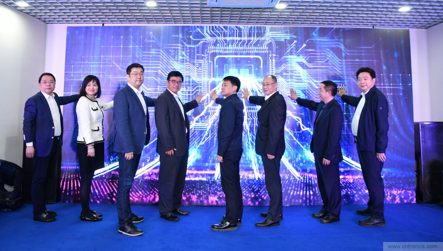 首家 7 納米車載芯片研發團隊進駐“中國車都” 首家 7 納米車載芯片研發團隊進駐“中國車都”